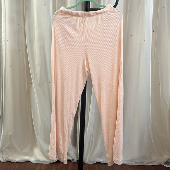 Pink Pleated Pants - Picture 3 of 3